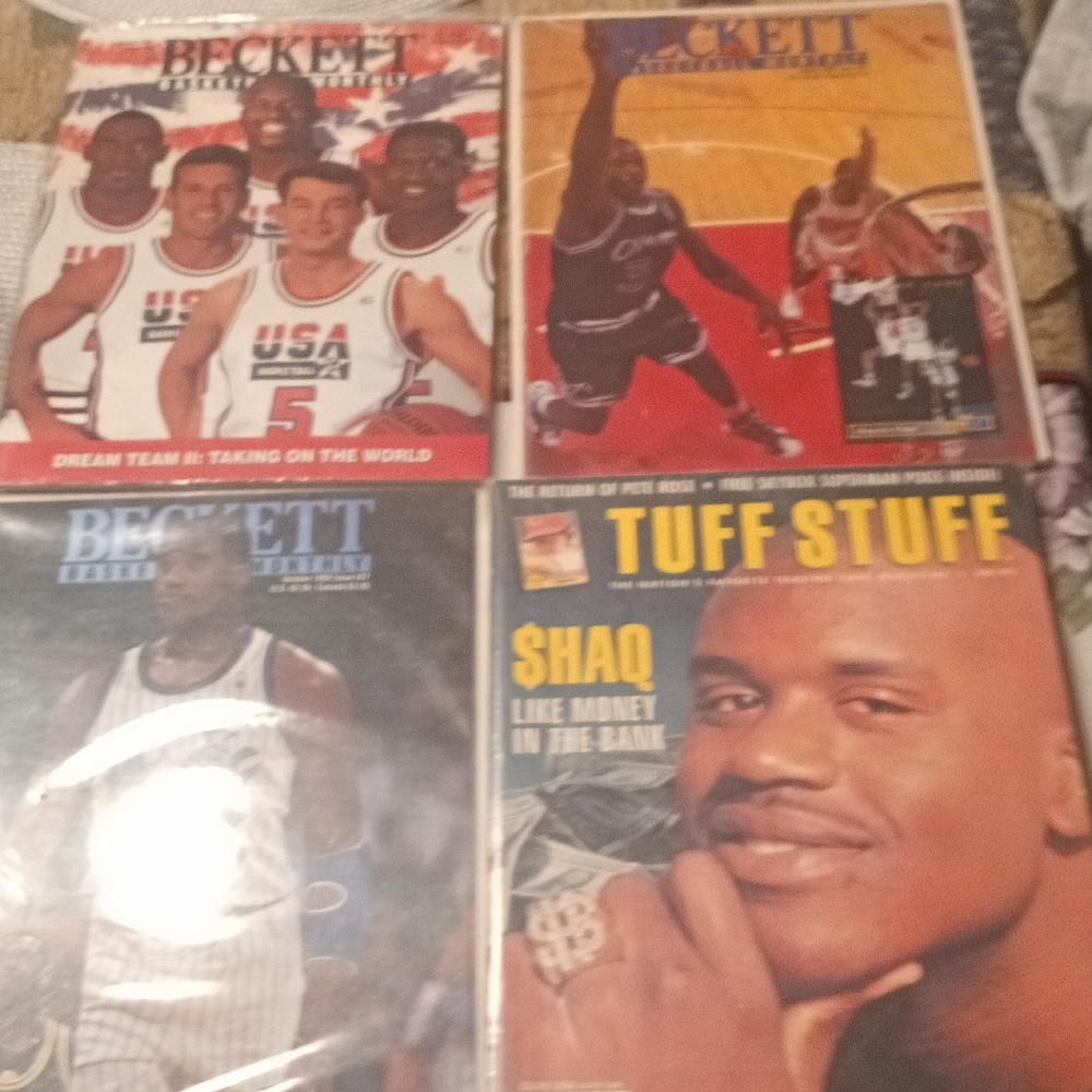 4 Vintage Beckett Basketball Monthly & 1 Tuff Stuff Magazines in Plastic
